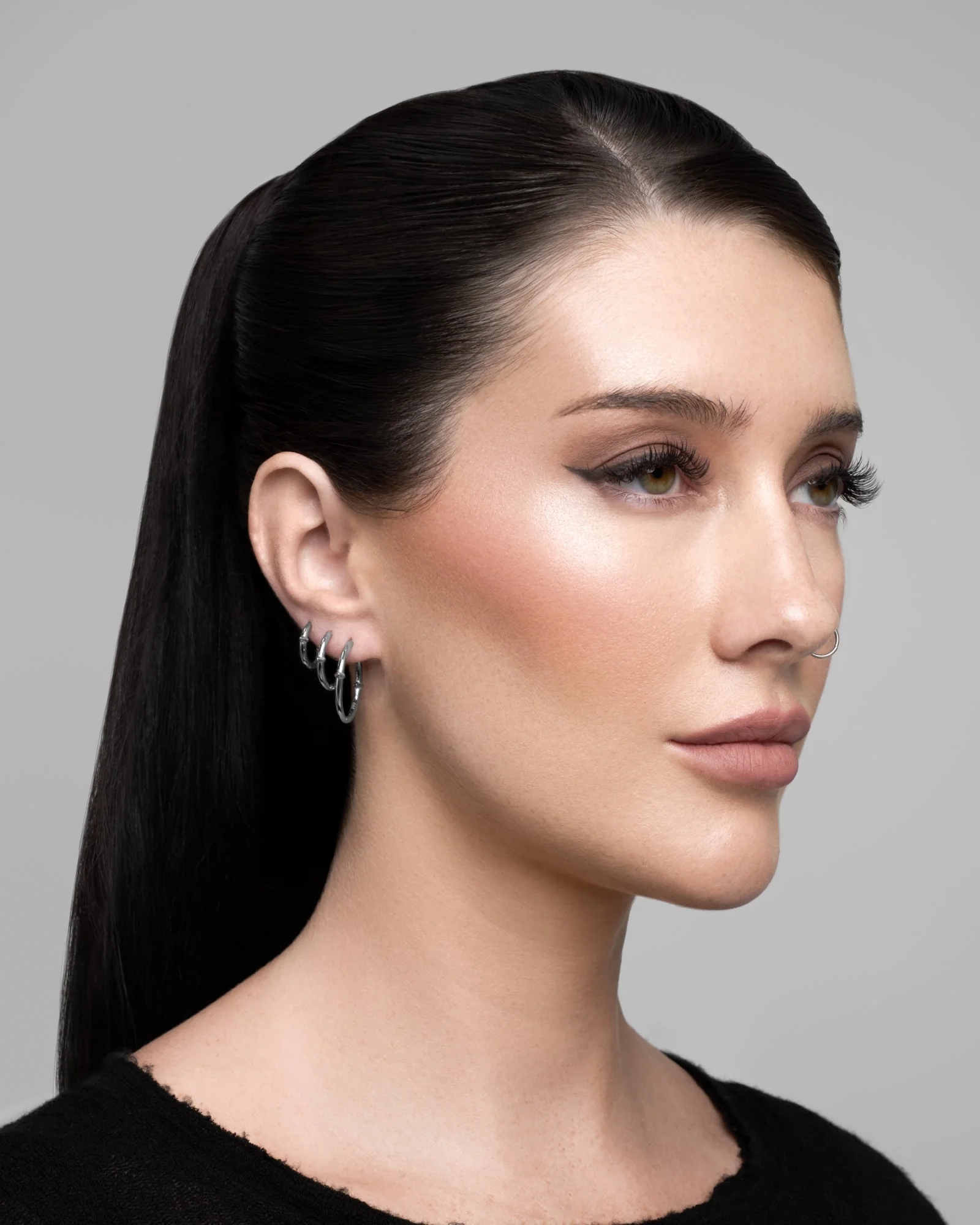 Qria Hoop Earrings Set - Image 3