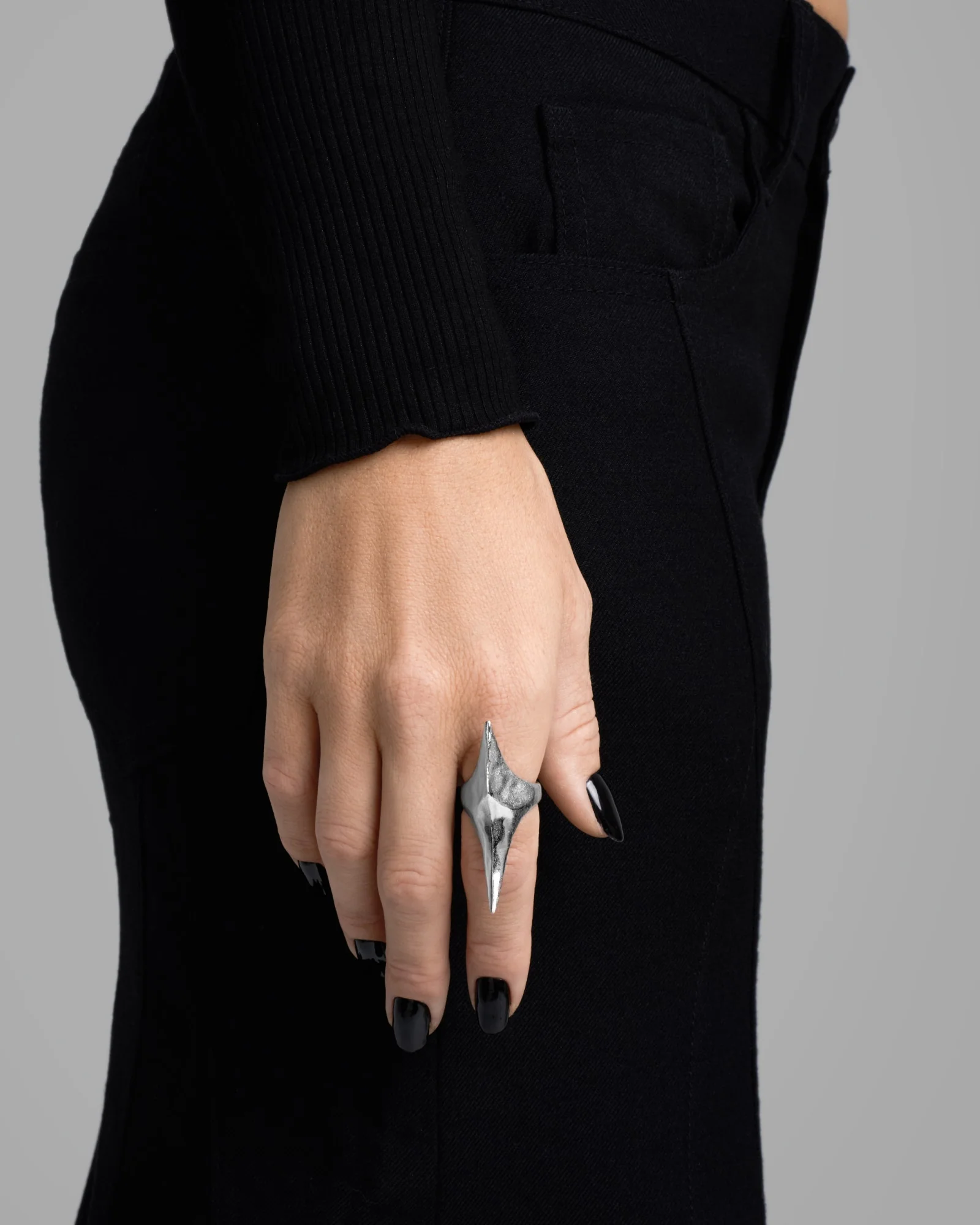 THORNEHILL Ring - Image 2