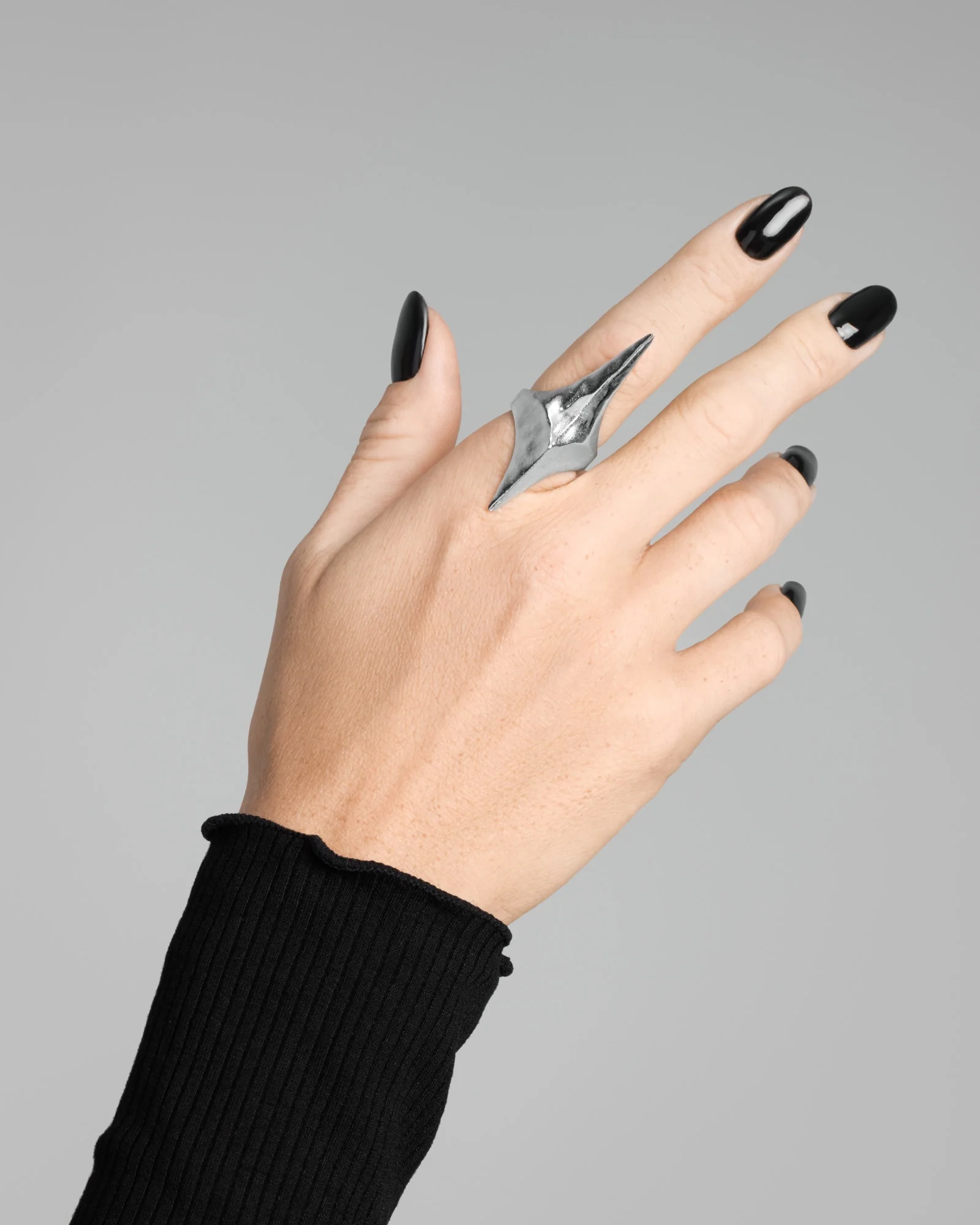 THORNEHILL Ring - Image 3