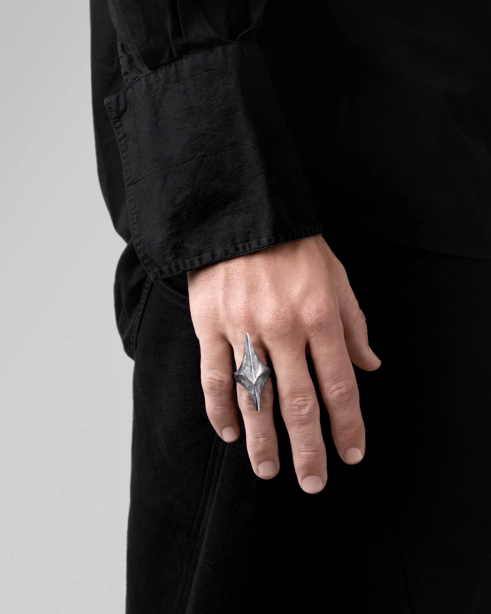 THORNEHILL Ring - Image 5